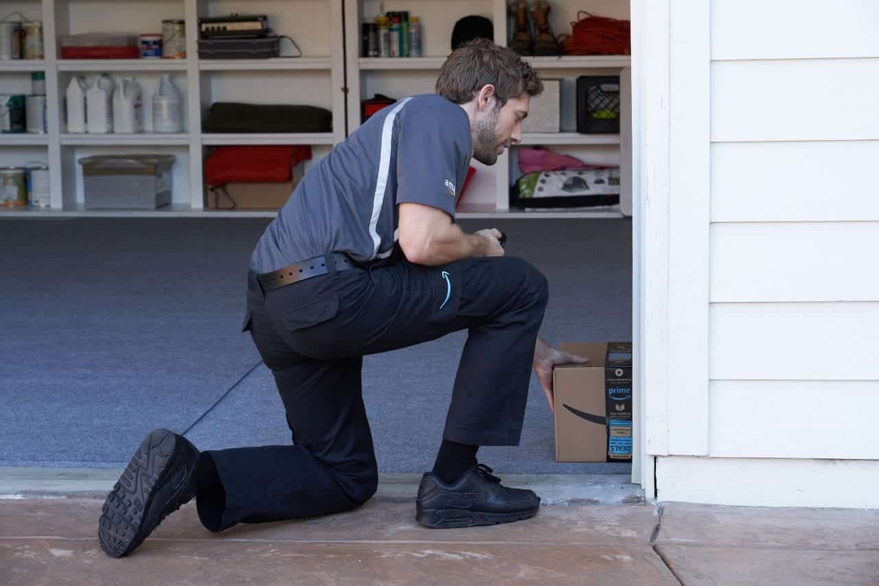 delivery man in garage | Be Informed Inspections | smart garage Home Inspection Dallas delivery man in garage | Be Informed Inspections | smart garage Home Inspection Dallas